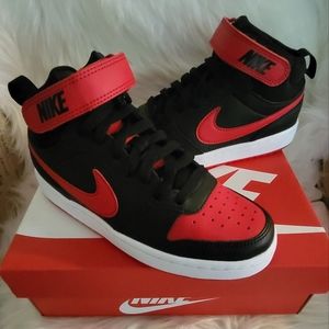 BOYS' NIKE BIG KID COURT BOROUGH MID 2 SNEAKERS size 3.5
